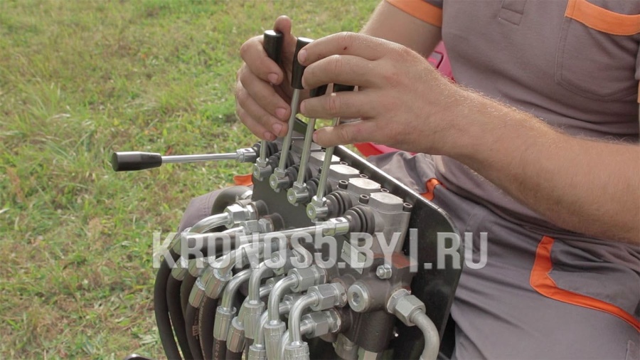 Навесной экскаватор Landformer 230